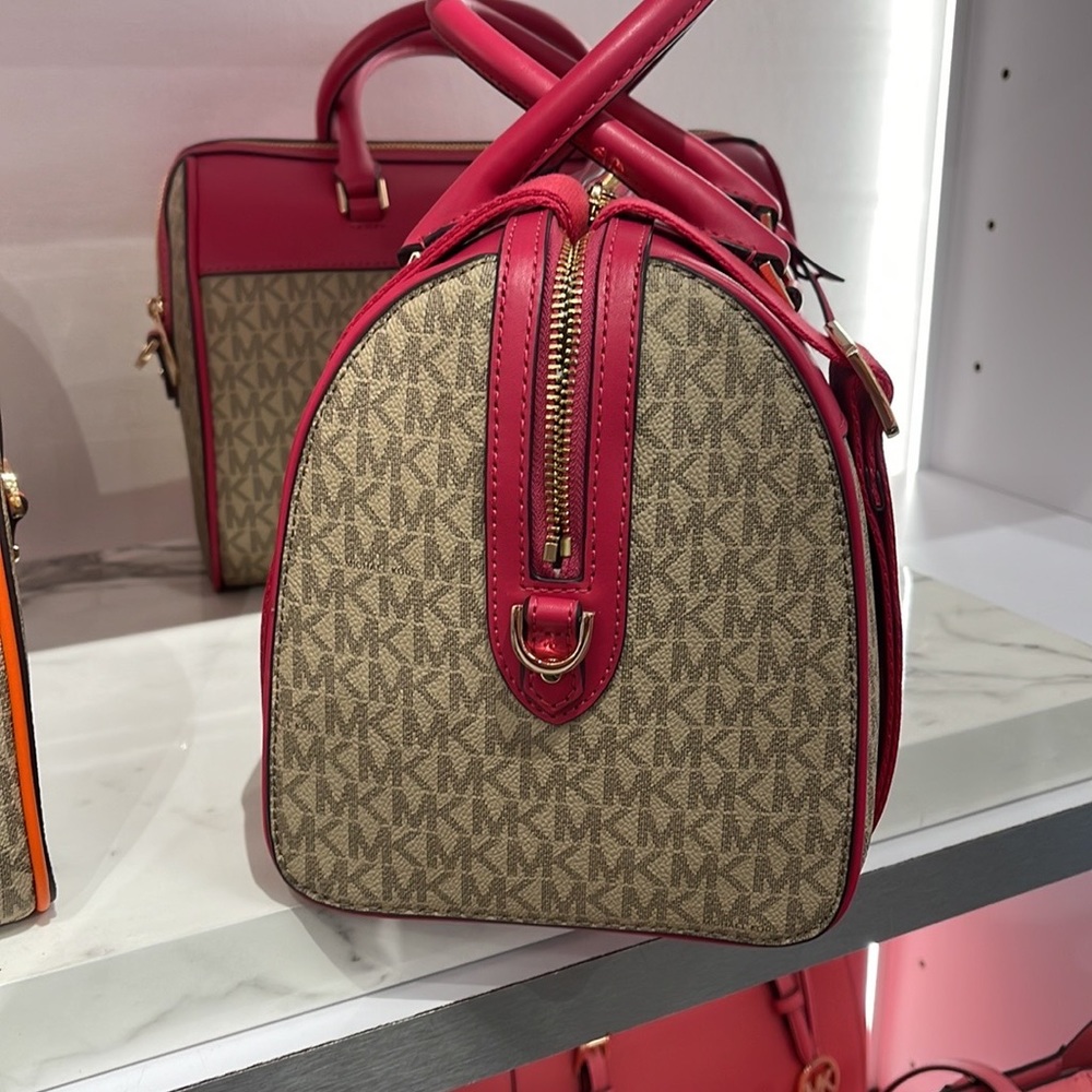 Michael Kors med Duffel Travel - Leather/Coated
35S2GTFU2B
Carmine PNK
MD DUFFLE - Picture 3 of 16